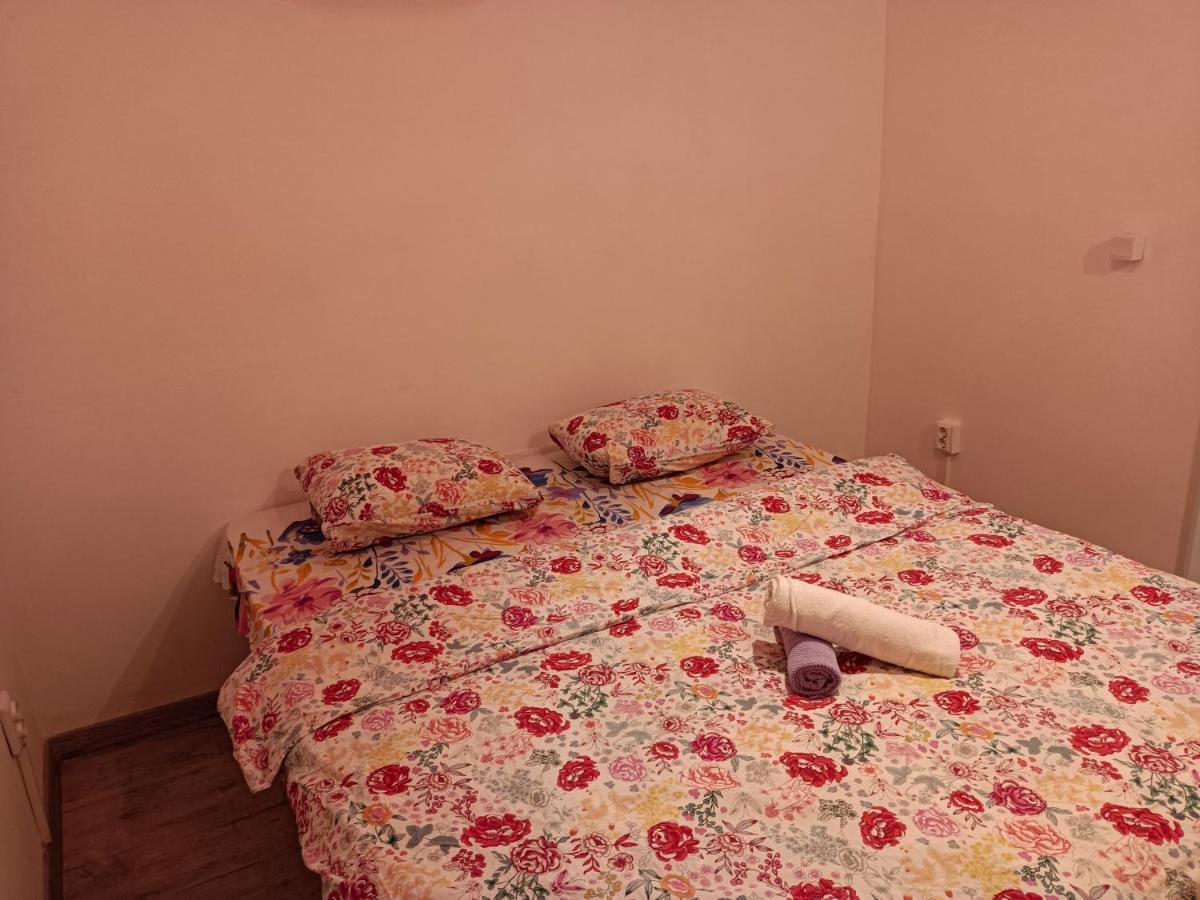 Lux Apartament In The Bubble Of Piata Romana Bucharest Exterior photo